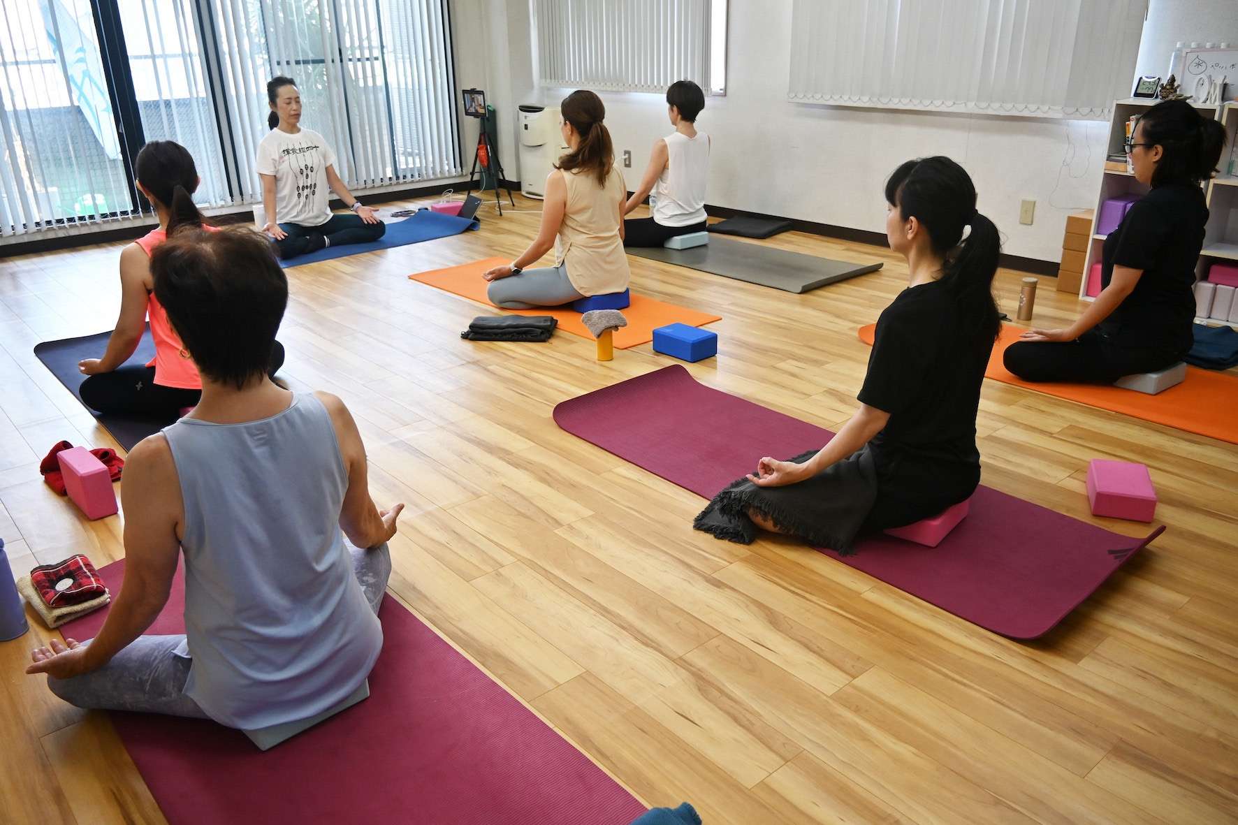 春だ!股関節を自由にするヨガで、美姿勢目指そう